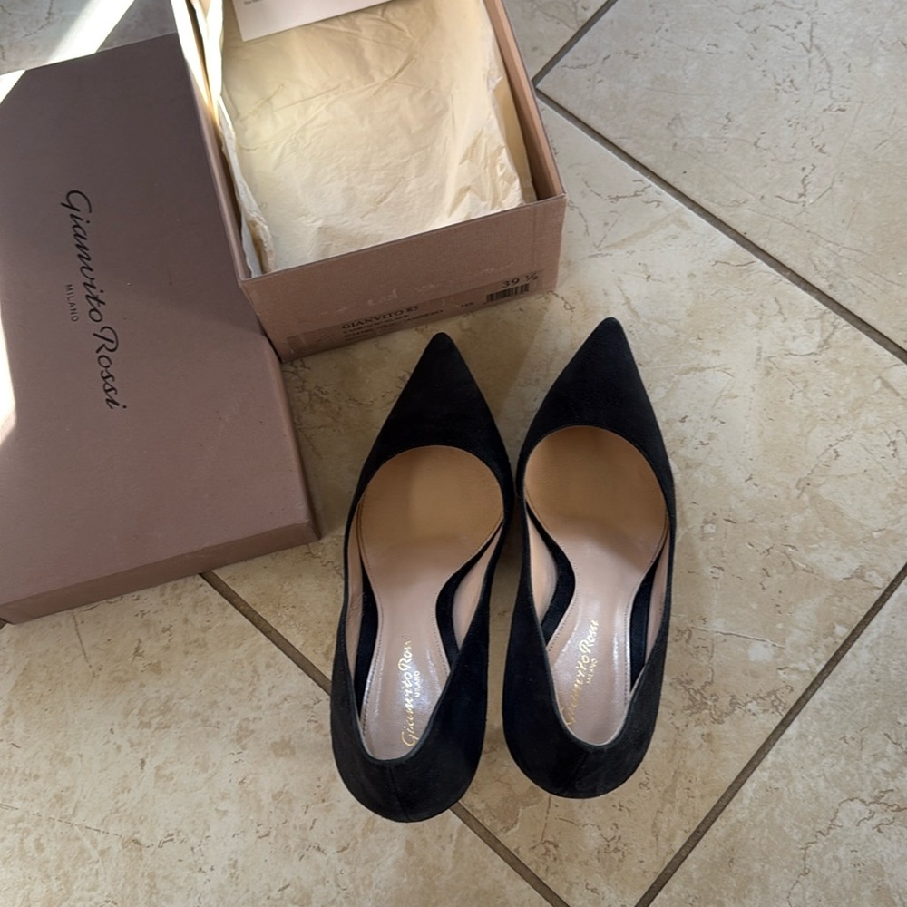 Gianvito Rossi Black Suede Women's Pumps 39.5 - Picture 2 of 6